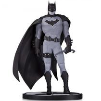 Boneco DC Collectibles Batman Black And White John Romita JR. 49480