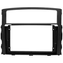 Moldura/Marco/Panel Mitsubishi Pajero Full 2007-12 9" Sin Accesorios