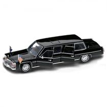 Carro Lucky Lincoln Presidential Limousine 1983 Escala 1/24 - Preto