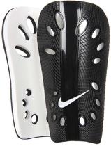 Caneleira Nike J Guard SP0040 009 - Preto