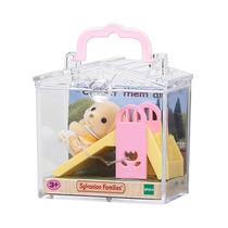 Figura Epoch Sylvanian Families Baby Carry Case Dog On Slide 5204