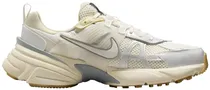 Tênis Nike FD0736 108 V2K Run Feminino