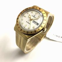 Reloj Timex TW2U95800 VQ ""Reedicion Q"" Tono Dorado Con Correa de Malla