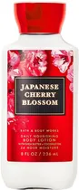 Loção Corporal Bath & Body Works Japanese Cherry Blossom 236ML