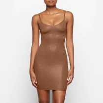 Vestido Skims Cami Lámina de Malla Con Logo