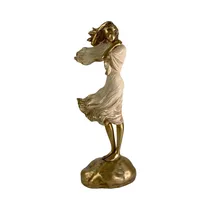 Figura Decorativa de Mujer Concepts 437-4211349 42 CM
