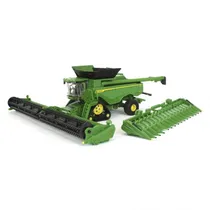 John Deere 1/64 Combine With Tracks 16 Row 45747