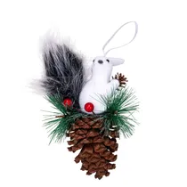 Enfeite de Natal Pinha com Esquilo Branco 16X7CM